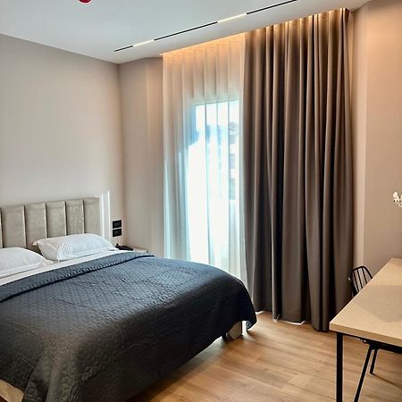 Venis Hotel Tirana Extérieur photo