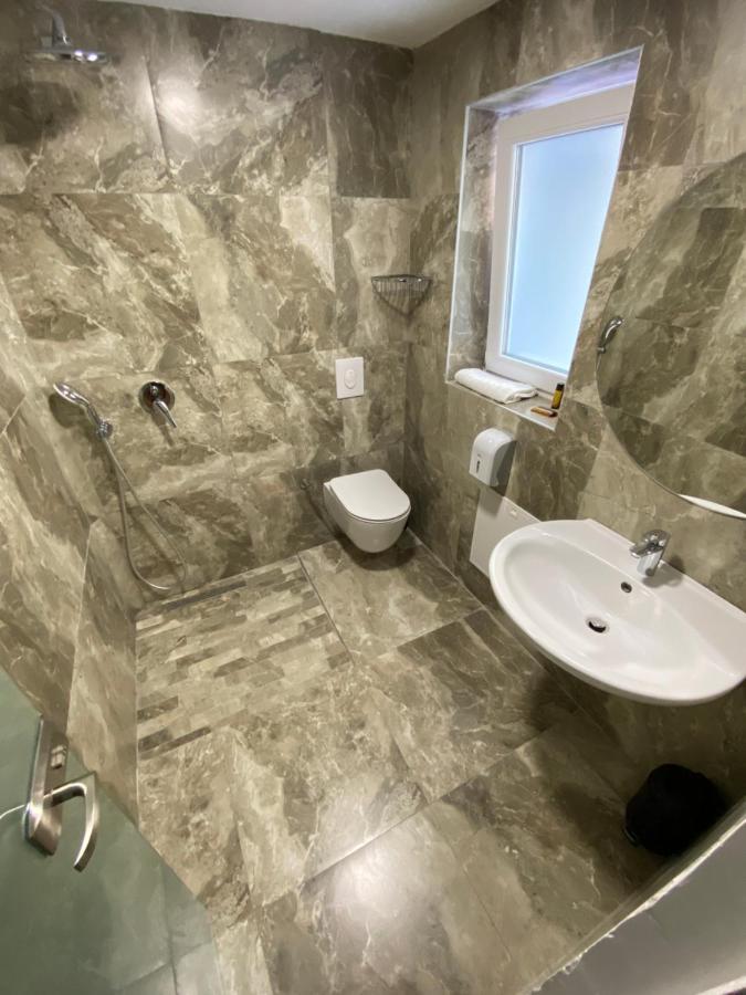 Venis Hotel Tirana Extérieur photo