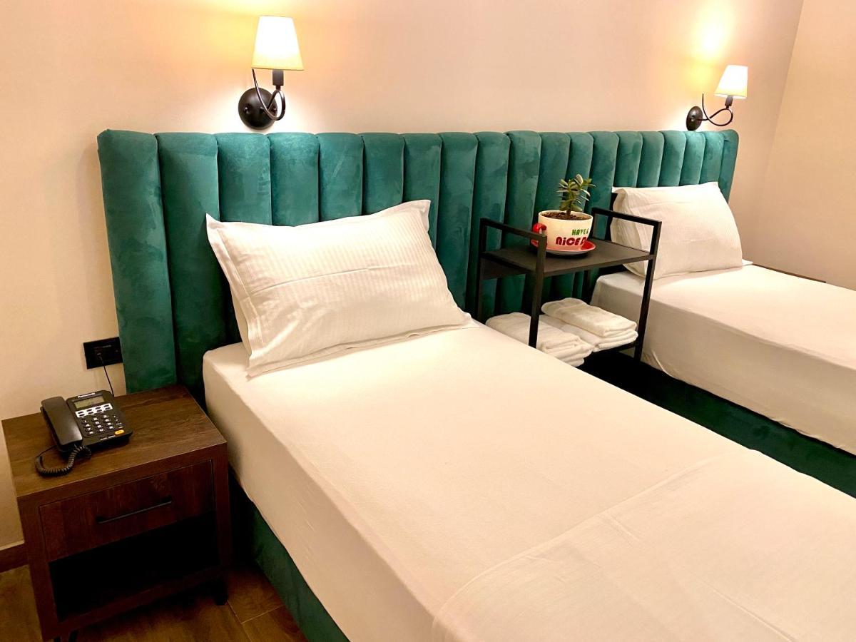 Venis Hotel Tirana Extérieur photo