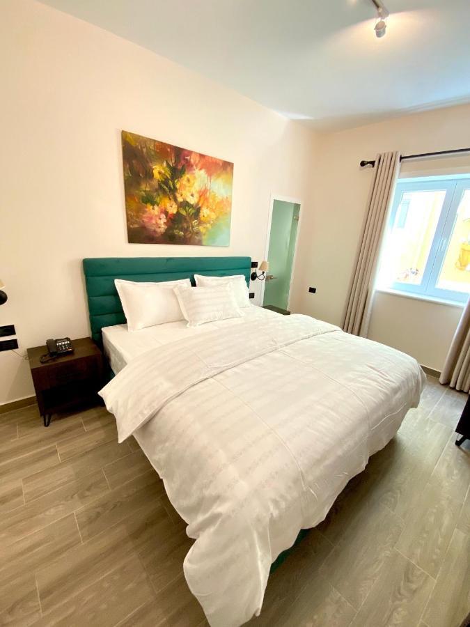 Venis Hotel Tirana Extérieur photo