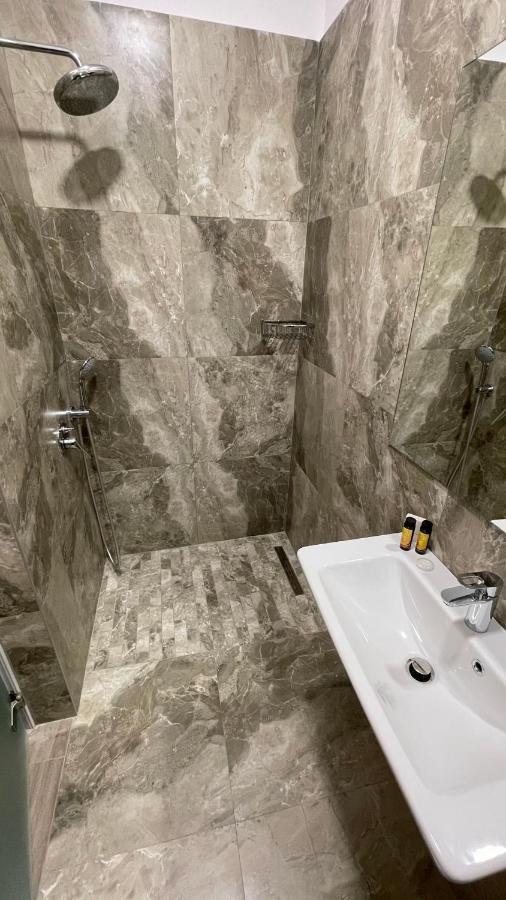Venis Hotel Tirana Extérieur photo