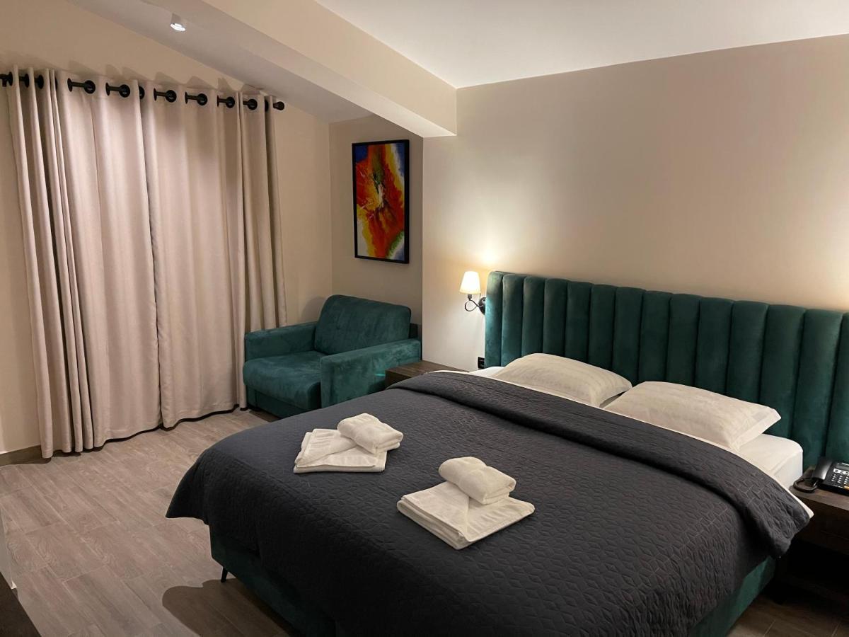 Venis Hotel Tirana Extérieur photo