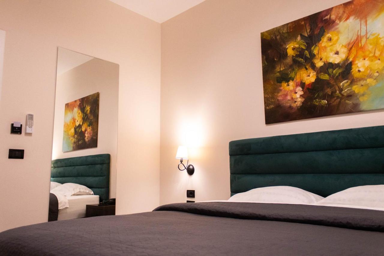 Venis Hotel Tirana Extérieur photo