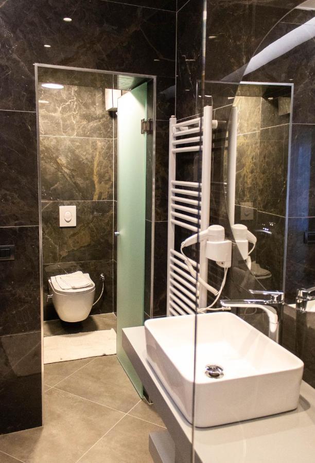 Venis Hotel Tirana Extérieur photo