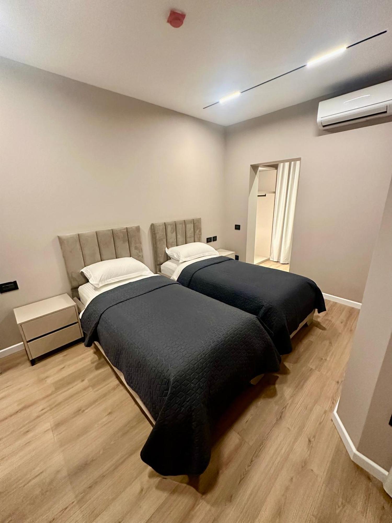 Venis Hotel Tirana Extérieur photo