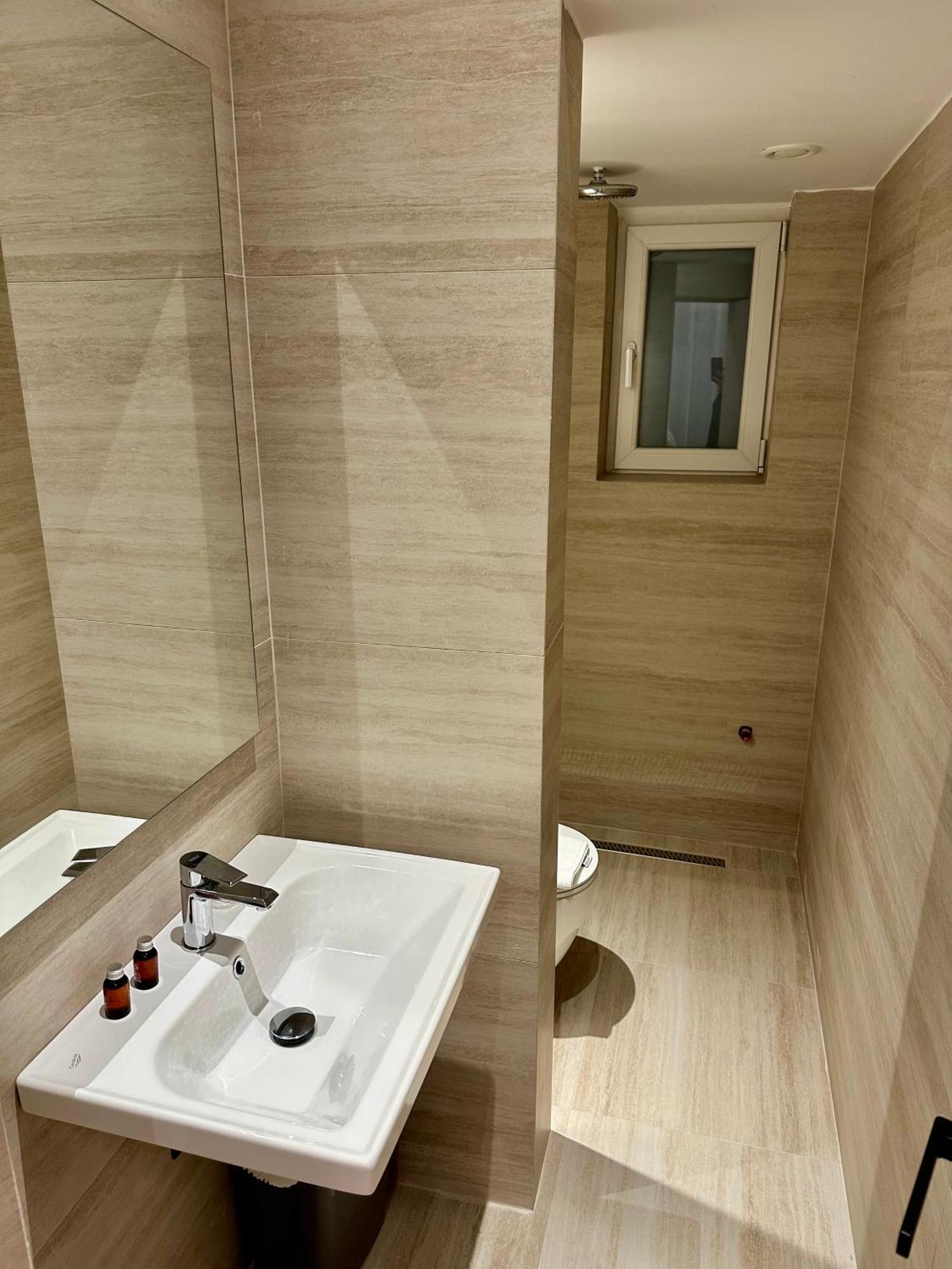 Venis Hotel Tirana Extérieur photo