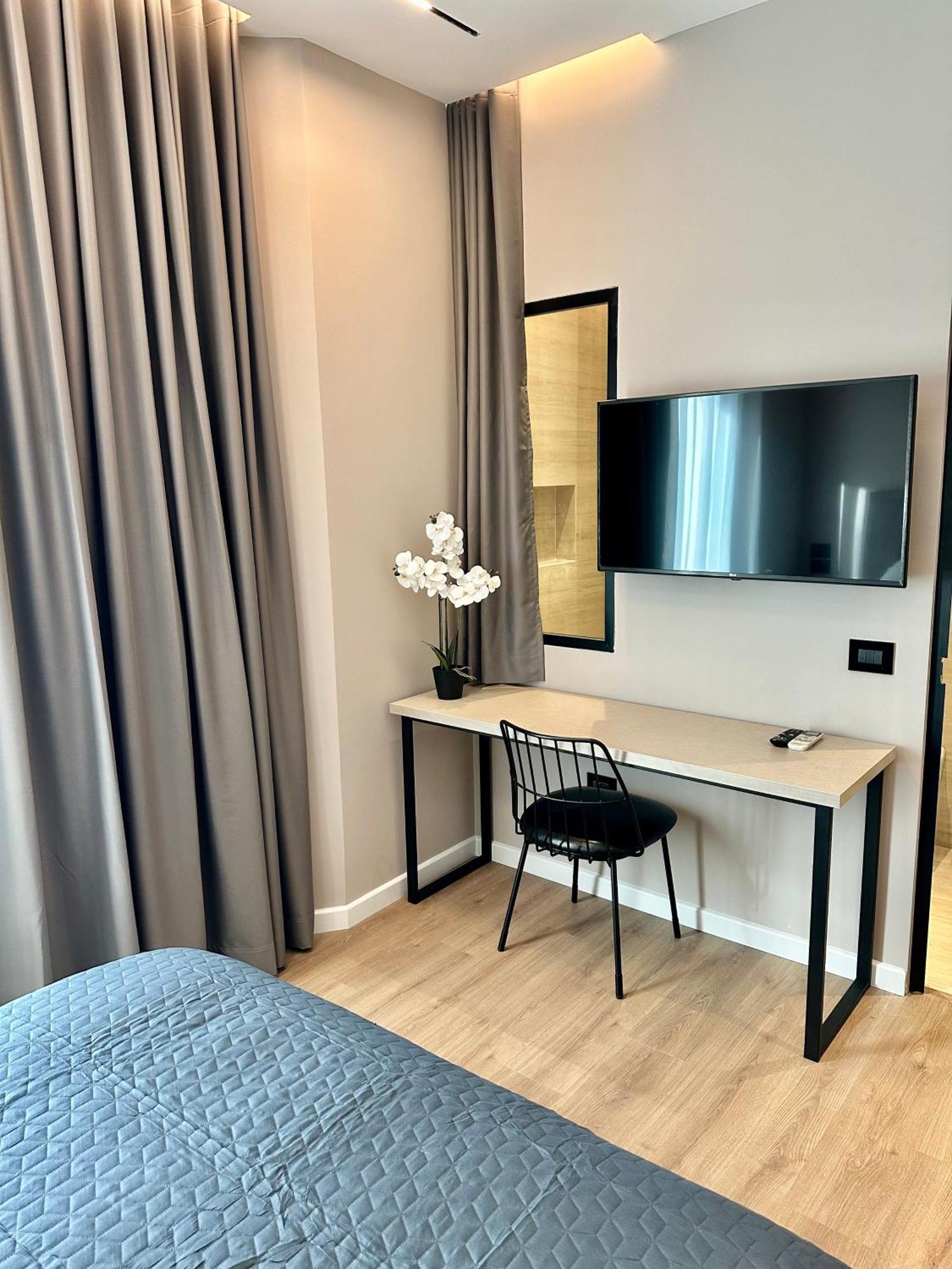 Venis Hotel Tirana Extérieur photo